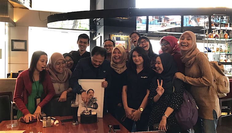 Jelang Pergantian, Bos BEI Dapat Kejutan dari Wartawan