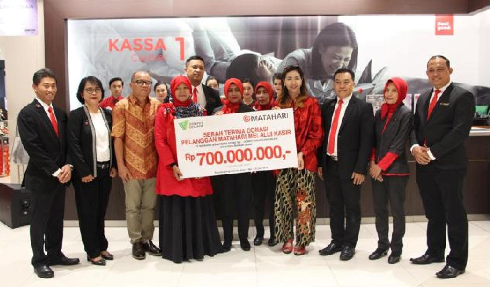 Matahari Department Store Serahkan Donasi Pelanggan kepada Yayasan Dompet Dhuafa