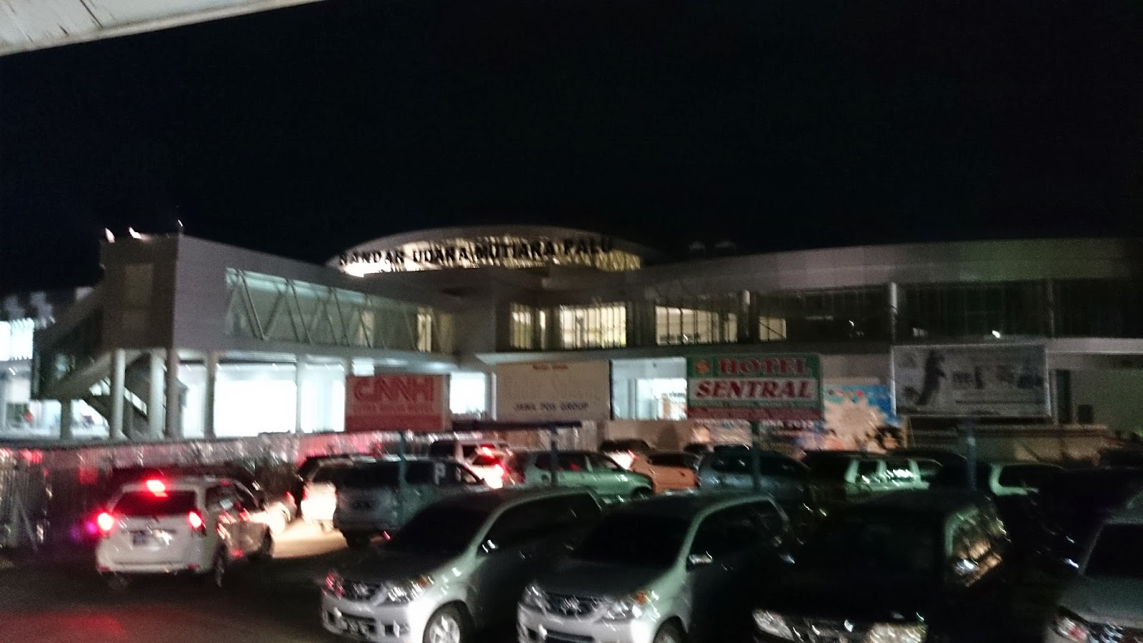 Pesawat Jet B737 NG Lion Air yang Pertama Beroperasi di Bandara Mutiara Pascagempa Palu