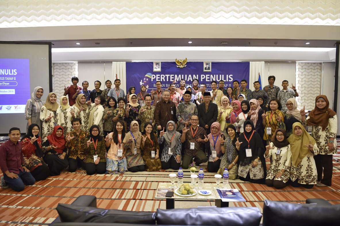 Mendikbud Kagum pada Para Penulis yang Juga Cakap Berbicara di Forum