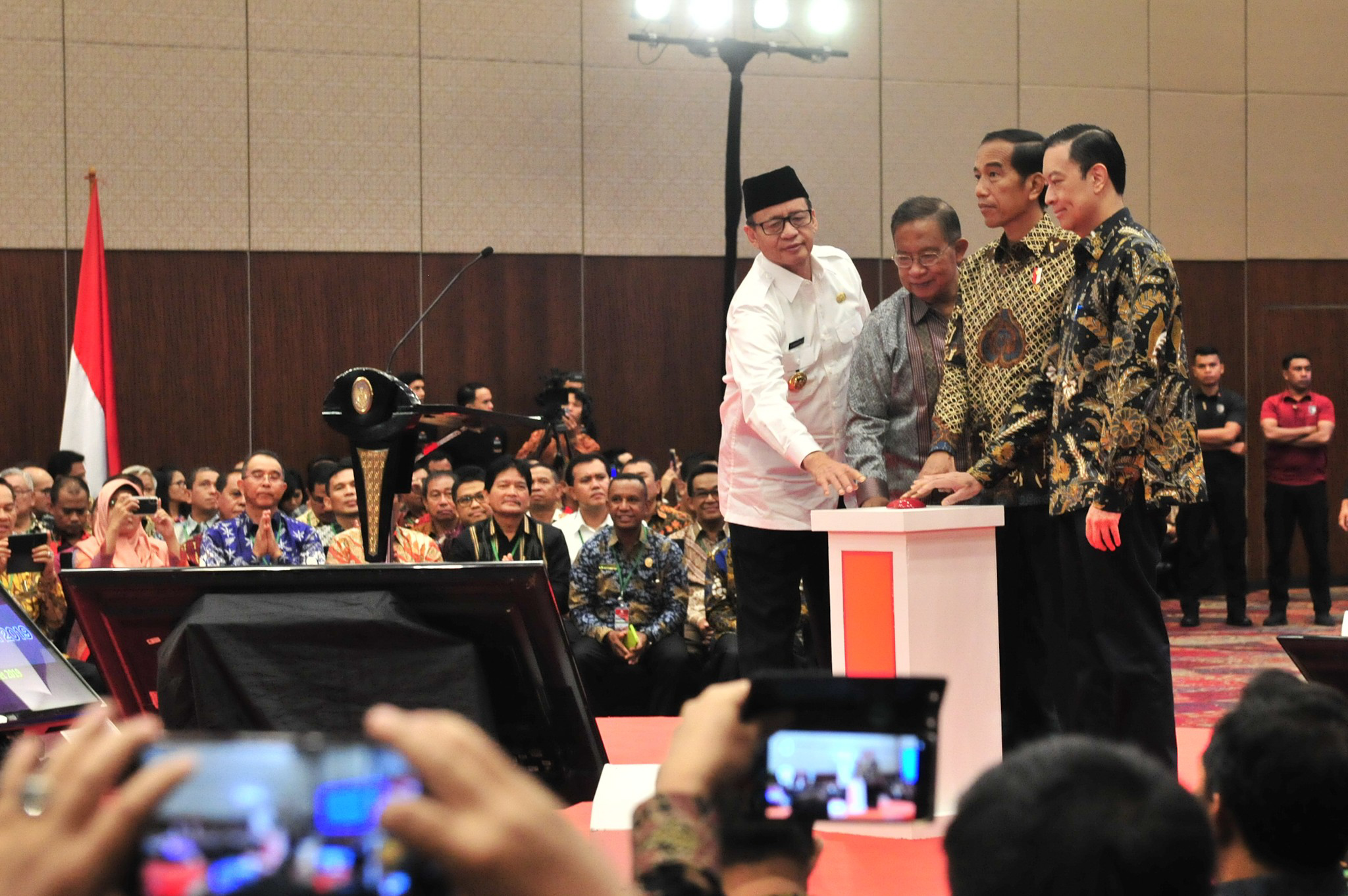 Pemerintah dari Pusat Sampai Daerah Harus Berikan Kemudahan Berinvestasi