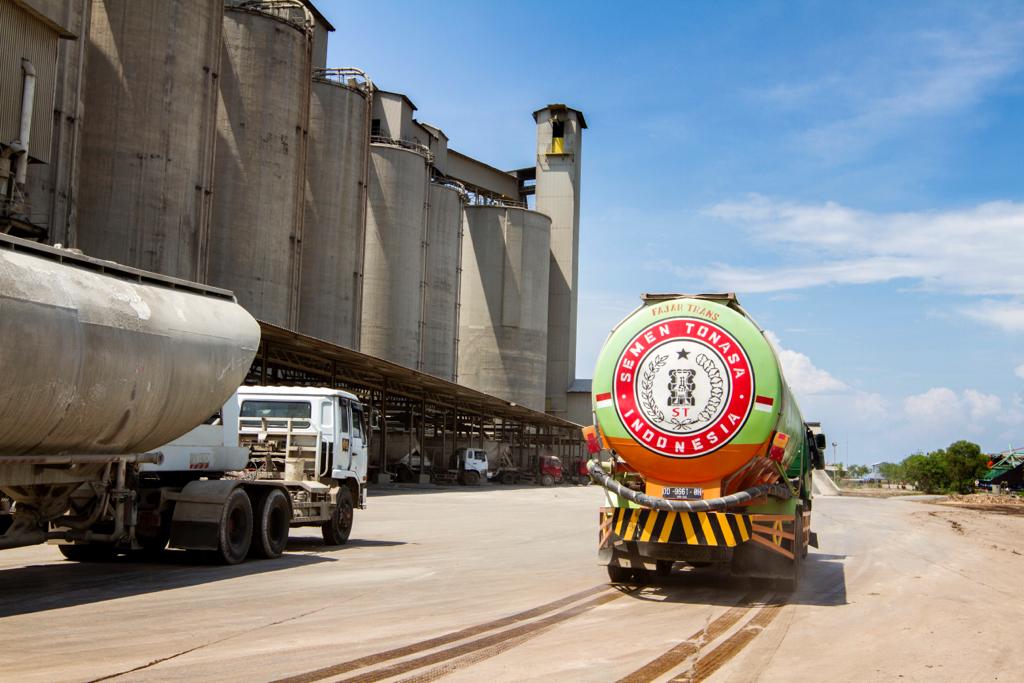 Gara-Gara Akuisisi Holcim Indonesia (SMCB), Pefindo Turunkan Rating PT Semen Indonesia (SMGR)