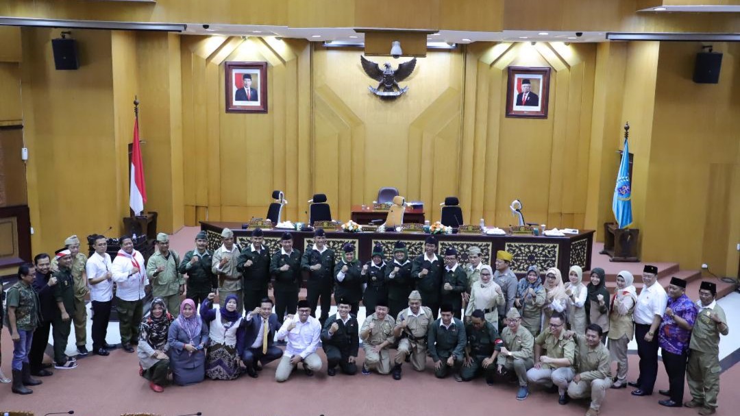 Rapat Paripurna Pengesahan APBD Kota Surabaya 2020 Berlangsung Penuh Semangat Kepahlawanan