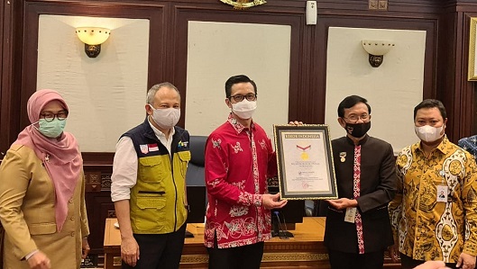Phintraco Sekuritas (AT) Kembali Raih Penghargaan MURI ke-7