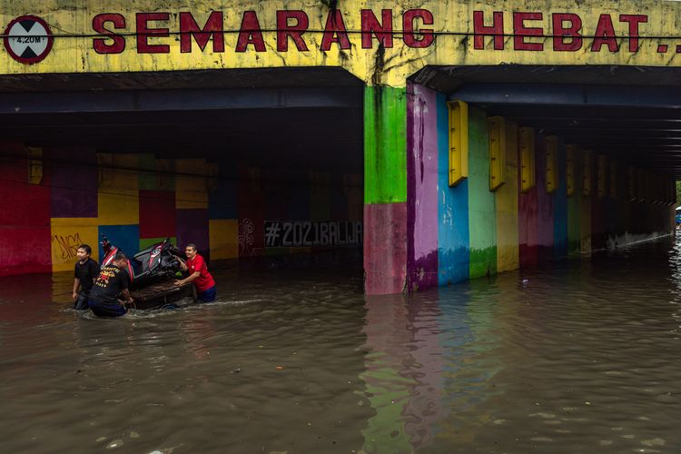 BMKG Laporkan Lima Provinsi di Pulau Jawa Berstatus Siaga Banjir, Jadi Waspadalah