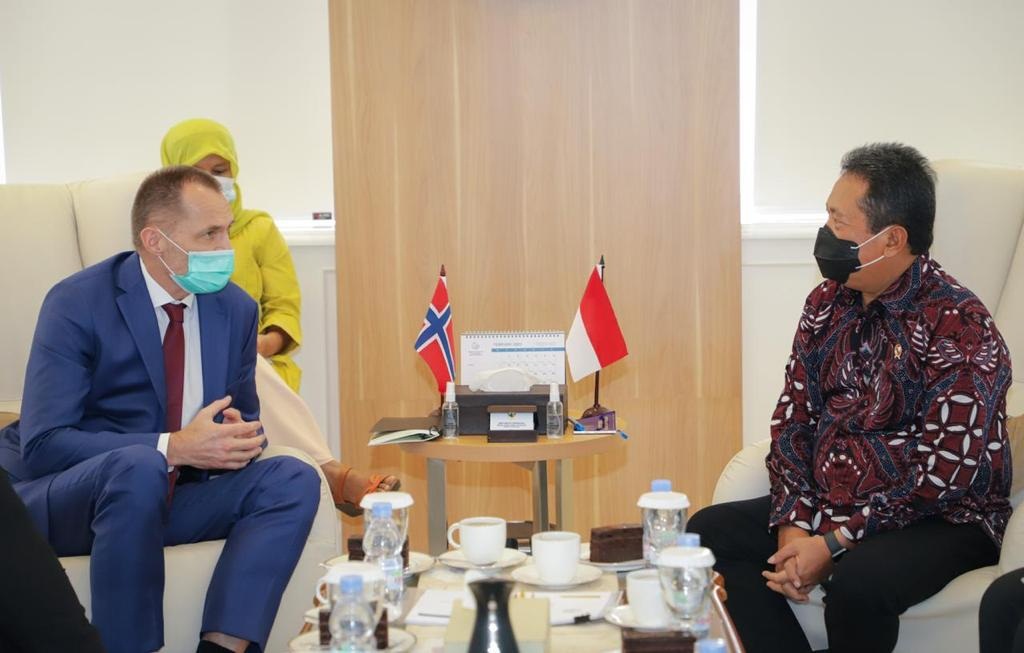 Indonesia Jalin Kerjasama Dengan Norwegia Dalam Melawan Illegal Fishing Melalui Kementerian Kelautan dan Perikanan (KKP)