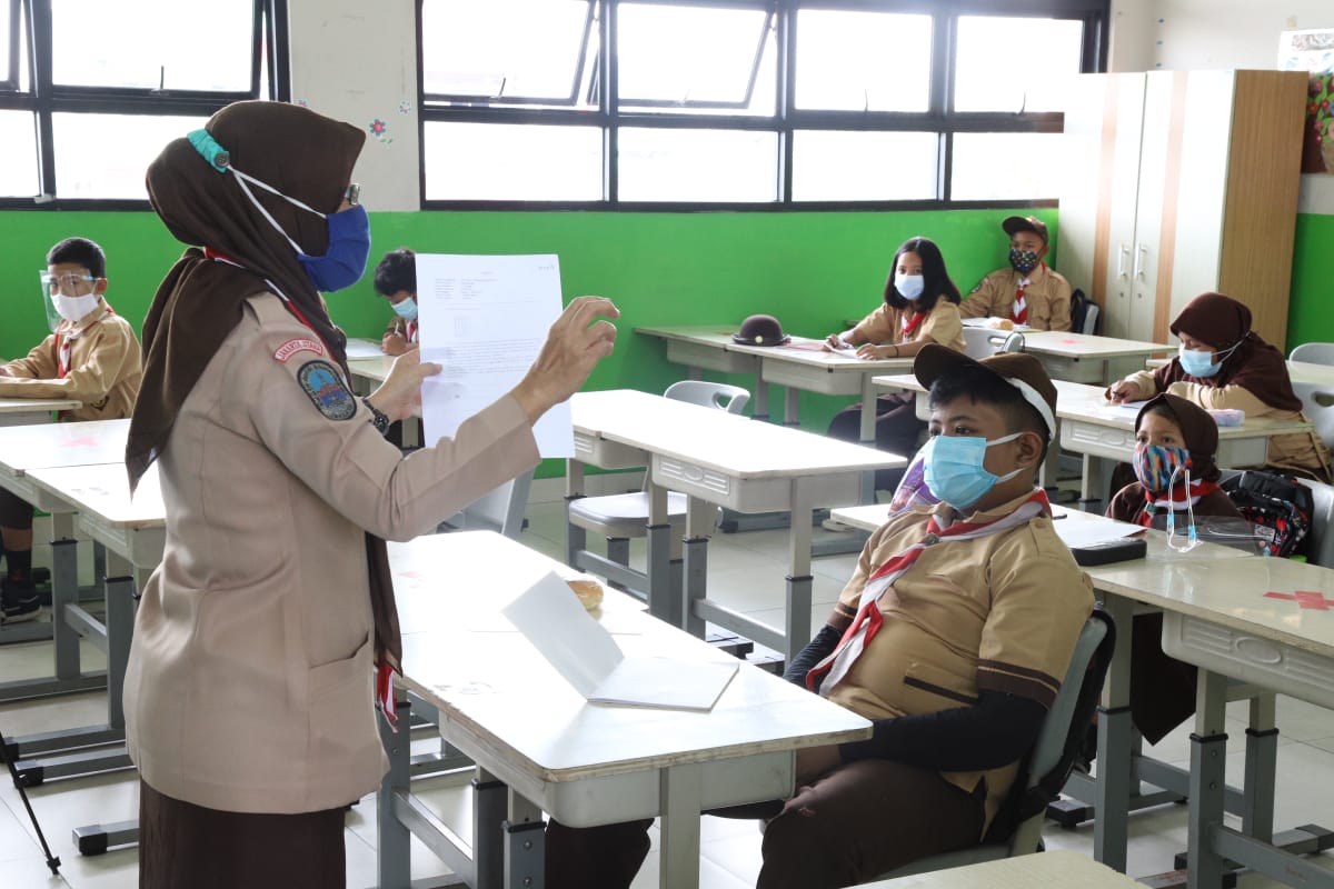 Pemerintah Targetkan Vaksinasi Guru Tuntas Sebelum Tahun Ajaran Baru