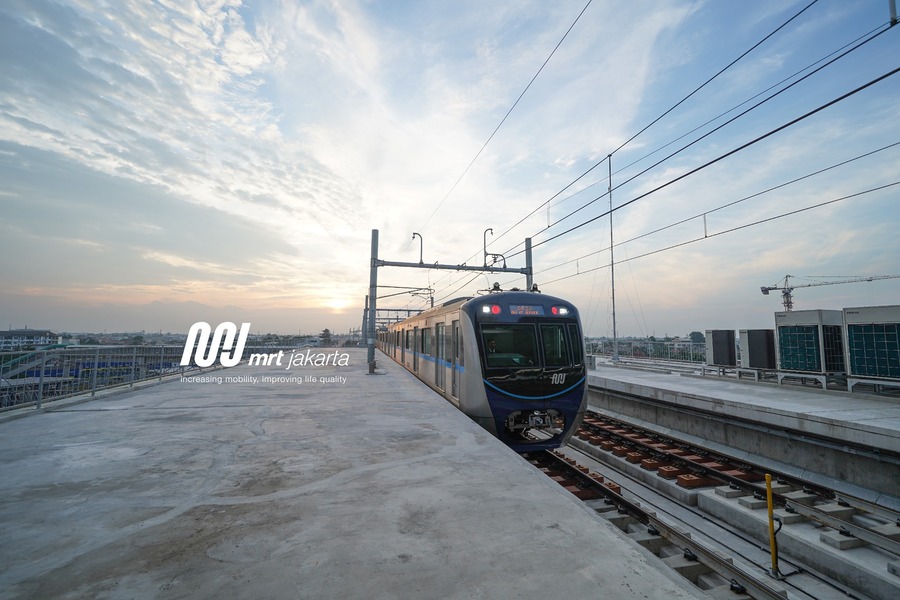 MRT Jakarta Raih Dua Gelar Top BUMD Awards 2021