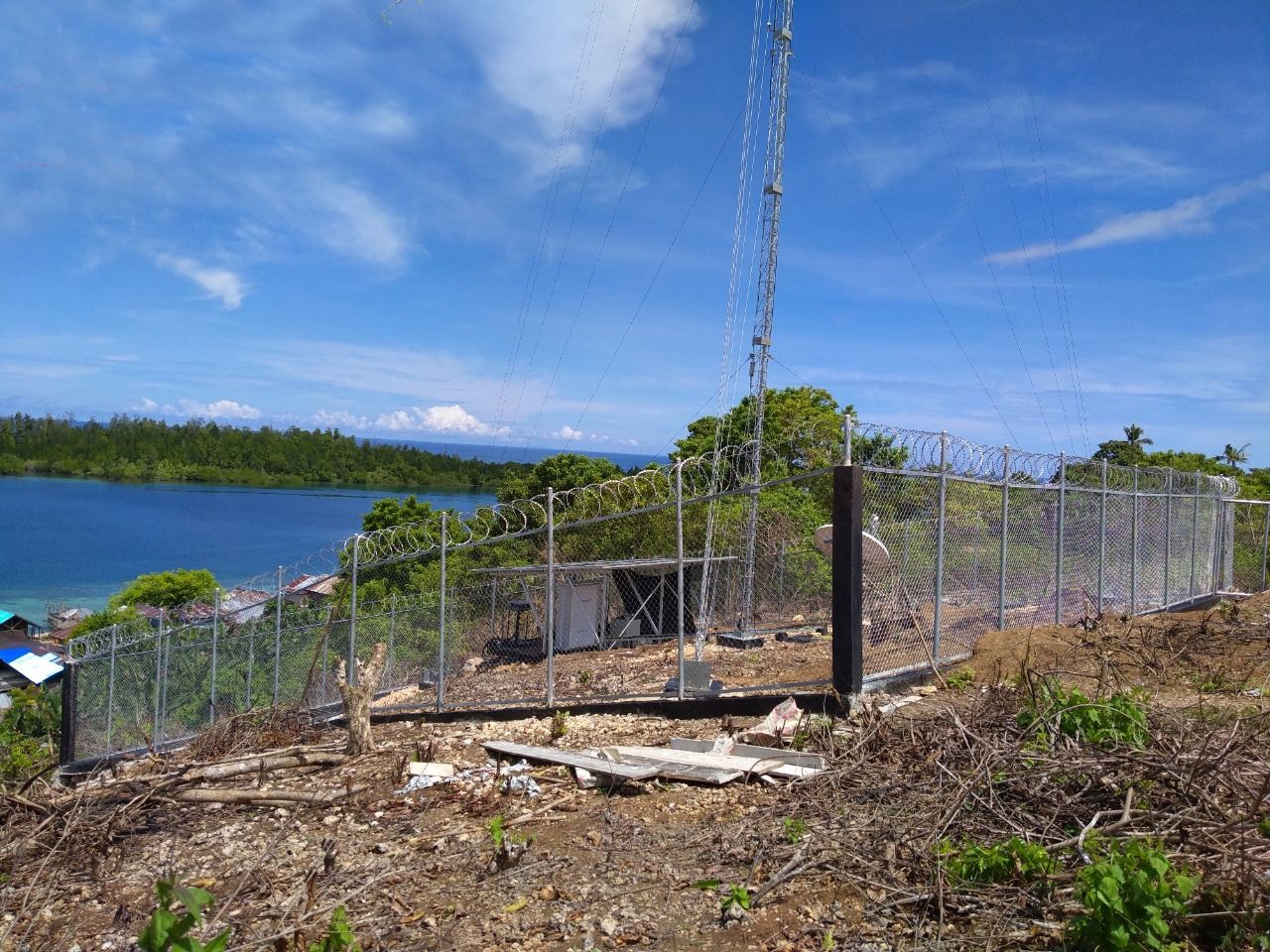 Operasikan BTS USO, Jaringan 4G XL Axiata Membentang Hingga Maluku dan Papua
