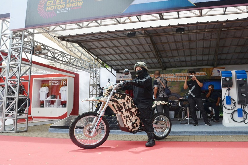 LEN Pamerkan Motor Listrik Militer Karya Anak Bangsa di IEMS 2021