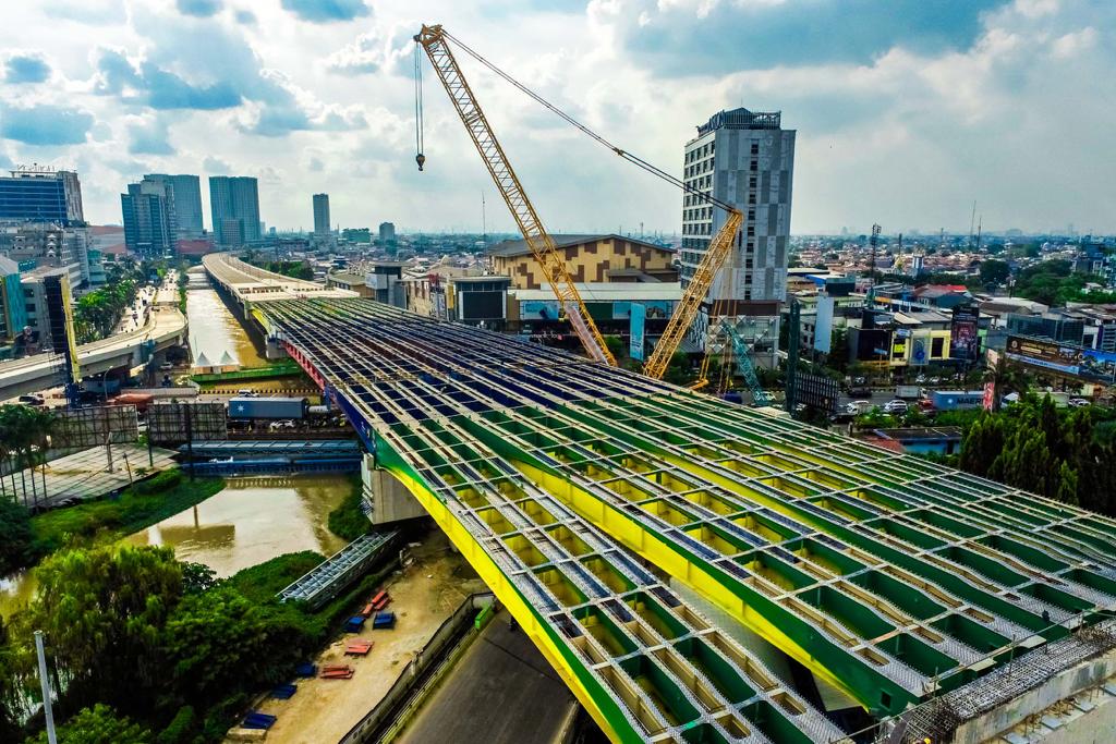 Waskita (WSKT) Rampungkan Erection Steel Box Arch Girder Tol Becakayu 2A