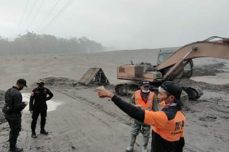 Bahaya Lahar dan Awan Panas, ESDM Hentikan Kegiatan Pertambangan di Gunung Semeru