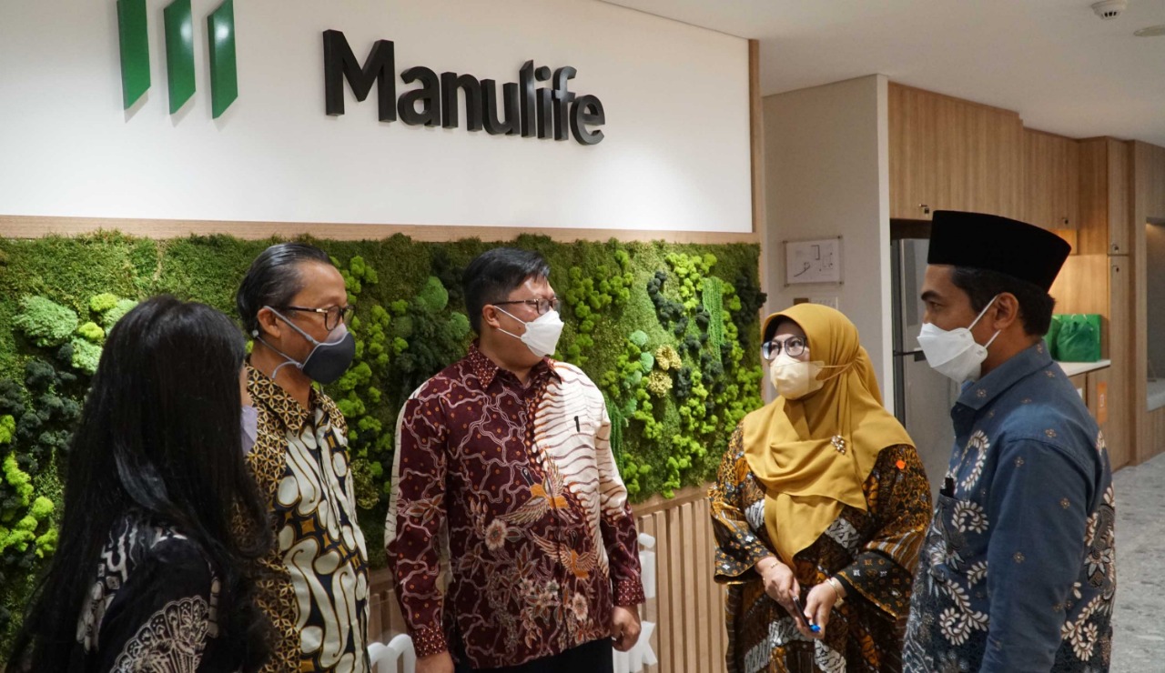 Manulife Indonesia - IPB Jalin Kerja Sama Penyaluran Wakaf dan Donasi dari Manfaat Polis