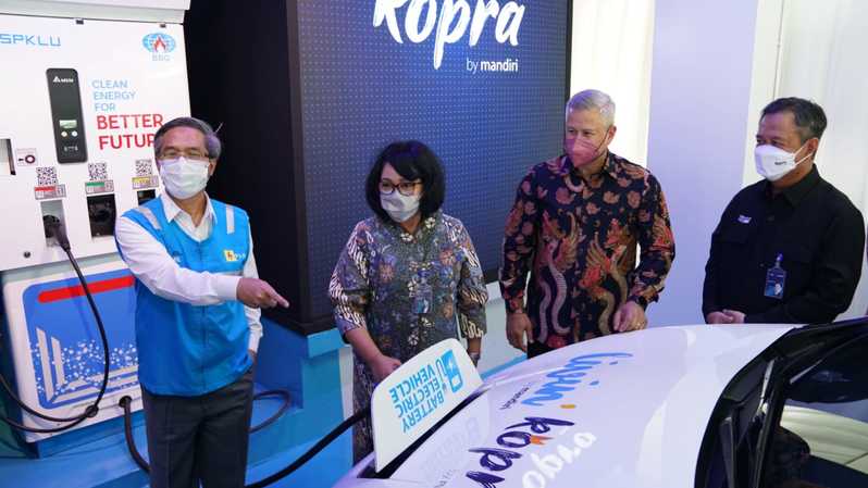 Bank Mandiri (BMRI) Lengkapi Kantor Pusat Dengan Fasilitas Cas Kendaraan Listrik