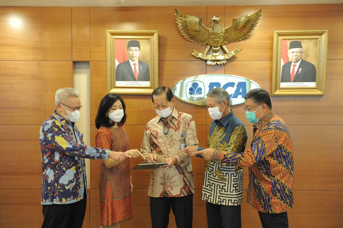 Jahja Setiaatmadja Hadiri Paparan Hasil Kinerja BCA Sepanjang Tahun 2021