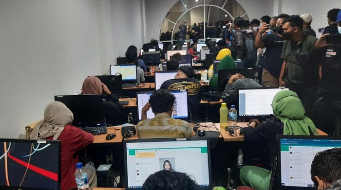 Bergaji Rp5 Juta, Tugas Karyawan Pinjol Ilegal Tagih Utang 100 Nasabah Per Hari