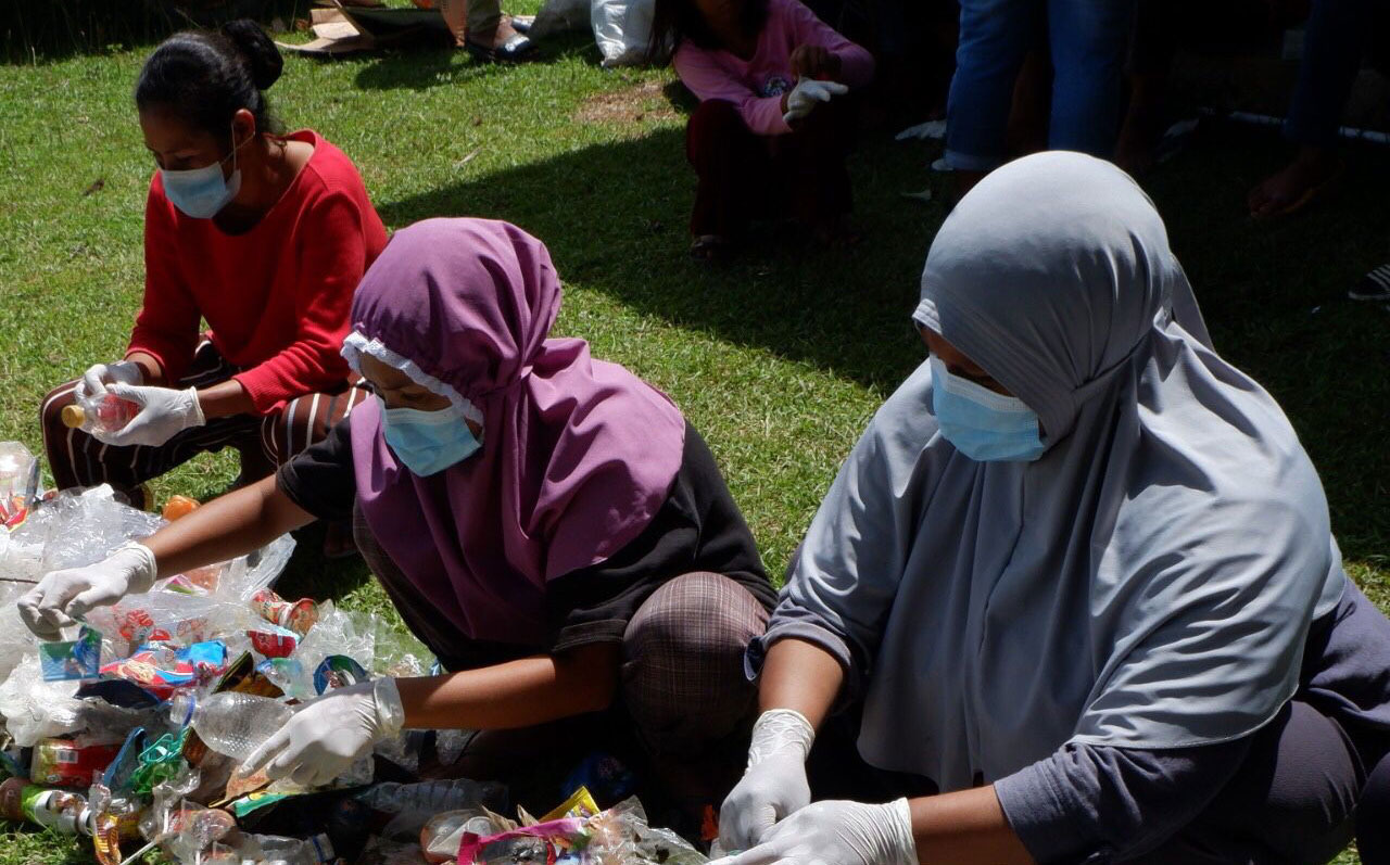 Kampung Binaan Astra Mampu Ubah 2,6 Ton Sampah Plastik Jadi 1.190 Liter Minyak Diesel