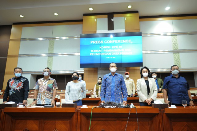 DPR Minta OJK Buka Data Konglomerasi Fintech, Hingga Tindak Tegas Trading Binary Option
