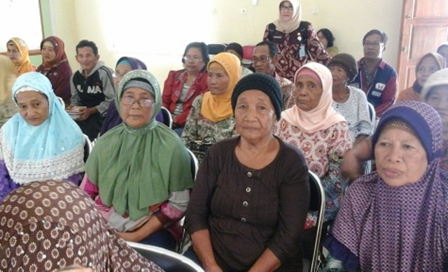 Cegah Penyebaran Omicron, Luhut Minta Warga Lansia tidak Keluar Rumah Sebulan Ini