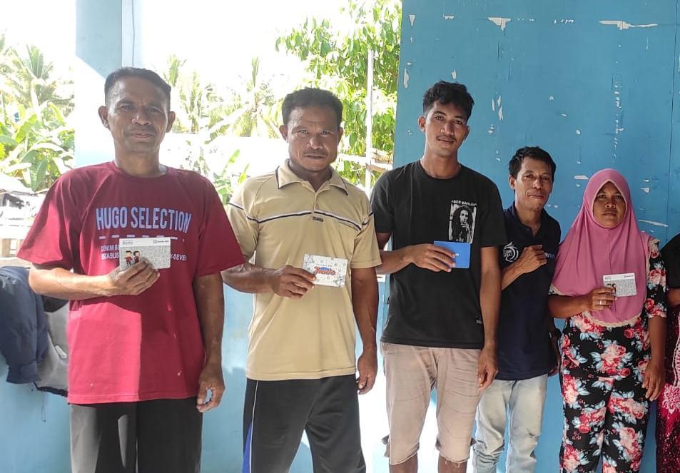 Penuh Tantangan, Petugas BRI Salurkan Bansos di Daerah Terpencil