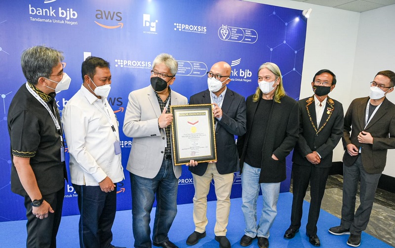 Bangun Ekosistem Digital, bank bjb (BJBR) Gandeng Amazon dan DCII
