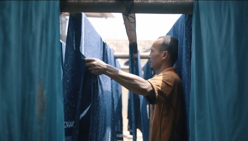 Dukung Kemajuan UMKM Indonesia, BCA Produksi 35.000 Seragam Batik dari Pengrajin Lokal
