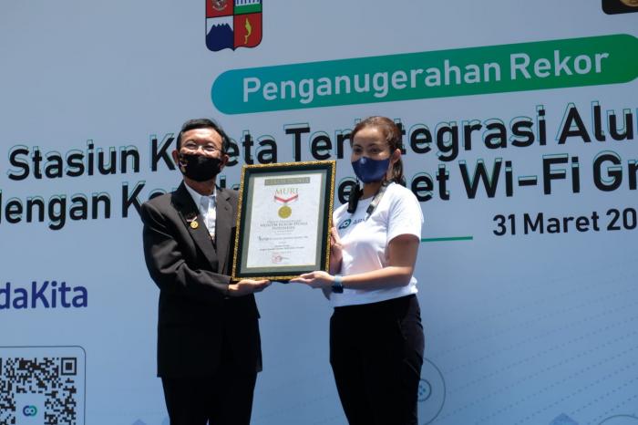 Berkat Inovasi Surge (WIFI), Kecepatan Internet Gratis Stasiun Bogor Sabet Rekor MURI