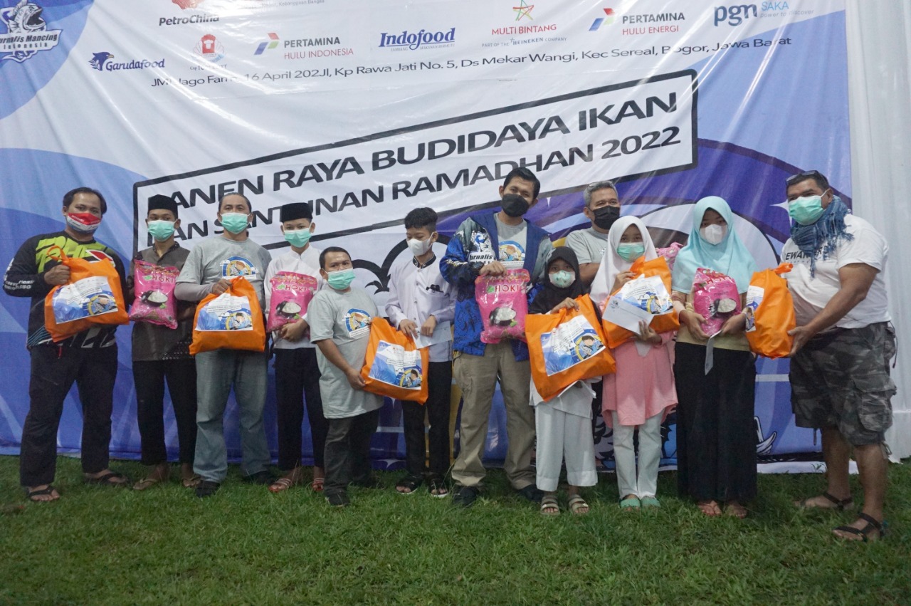Jurnalis Mancing Indonesia Gelar Panen Raya Budidaya Ikan dan Santunan Ramadan 2022