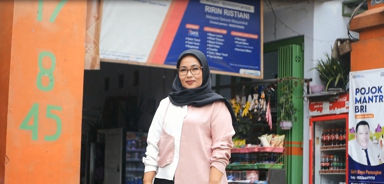 Bantu Masyarakat Bebas dari Rentenir, Ini Kisah Sukses Perempuan AgenBRILink Asal Lumajang