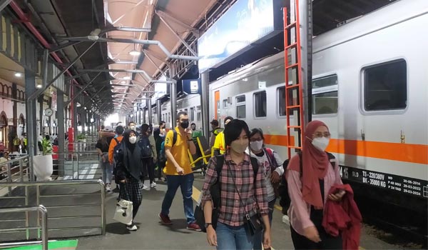Perkuat Layanan Arus Balik, KAI Tambah KA Tujuan Semarang-Bandung
