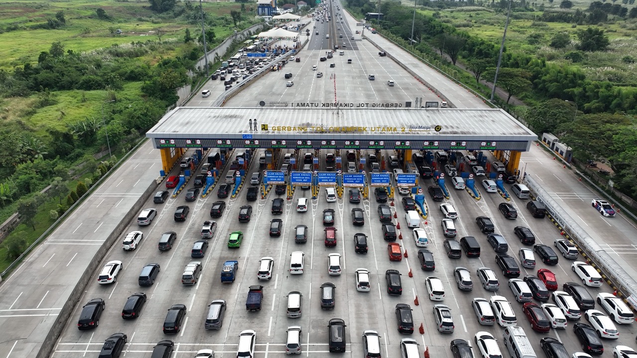 Padat Merayap, Ratusan Ribu Kendaraan Mulai Kembali ke Jabotabek
