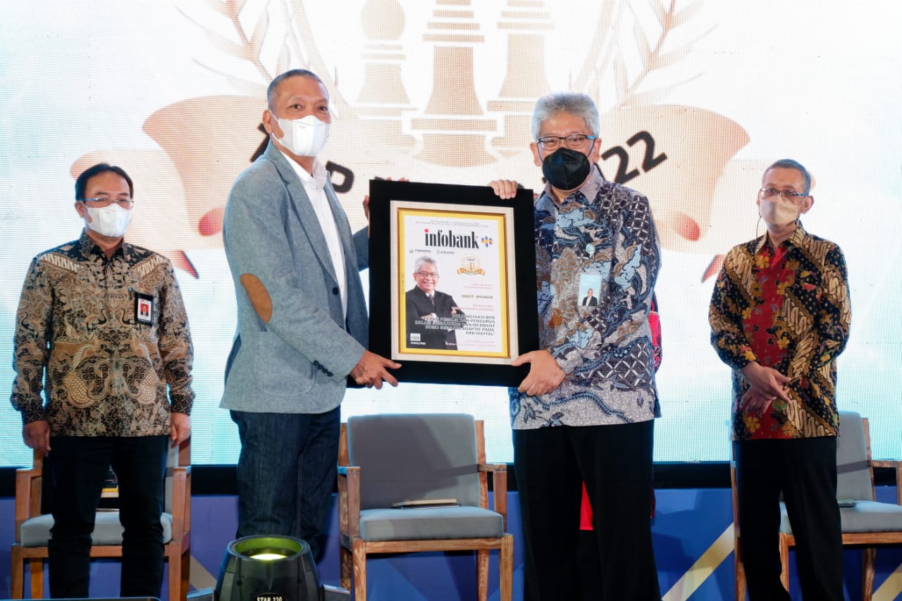 Raih Penghargaan Top BUMD 2022, bank bjb Ajak BPD Lainnya Berkolaborasi