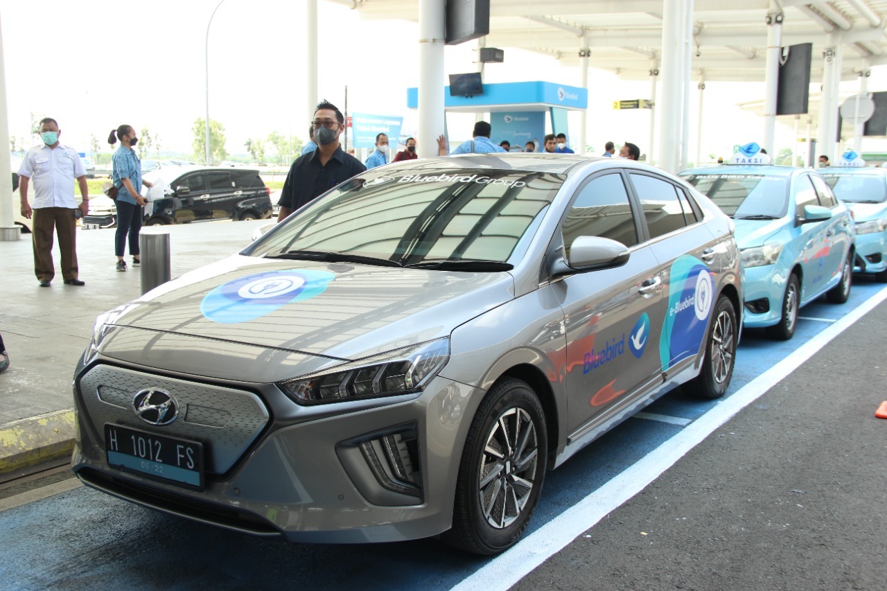 PT Angkasa Pura I Resmi Gandeng Bluebird untukBerikan Layanan Transportasi Di Bandara Ahmad Yani Angkasa Pura I Resmi Gandeng Bluebird Sebagai Transportasi di Bandara Ahmad Yani