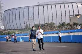 Presiden Jokowi diantar Gubernur DKI Anies Baswedan, tinjau Sirkuit Formula E di Ancol Jakarta Utara yang dinyatakan rampung 100 persen. dok. SINDOnews. Balap Formula E Siap Digelar 4 Juni, Komisaris Ancol Undang Giring PSI Nonton
