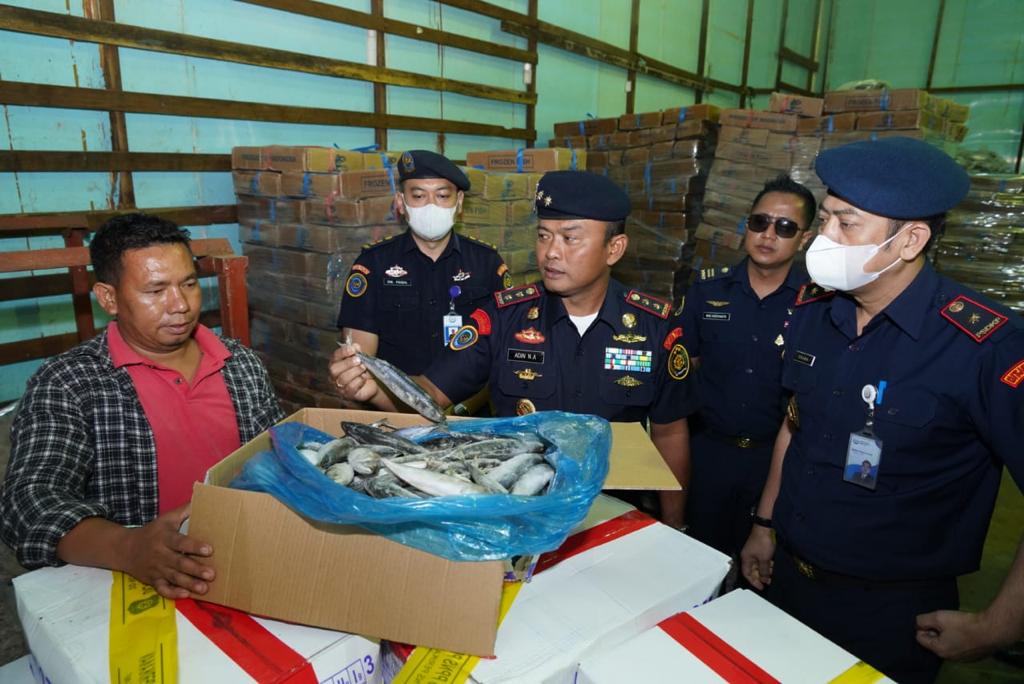 Tindak Tegas Impor Ikan Ilegal, KKP Segel 4,7 Ton Ikan Asal Tiongkok dan Malaysia