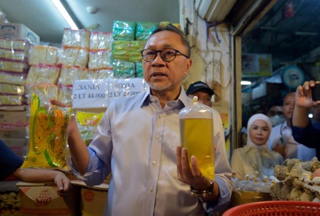 Mendag Zulhas: Kita Ingin Pedagang dan Pembeli Bahagia
