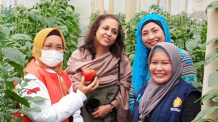 Ghosiyatul Wakhidah, 36, petani paprika dari Kecamatan Tutur, Kabupaten Pasuruan, Jawa Timur mendapat kunjungan tim IFAD. dok. Ist. IFAD Apresiasi Keberhasilan Kementan Jalankan Program Regenerasi Petani