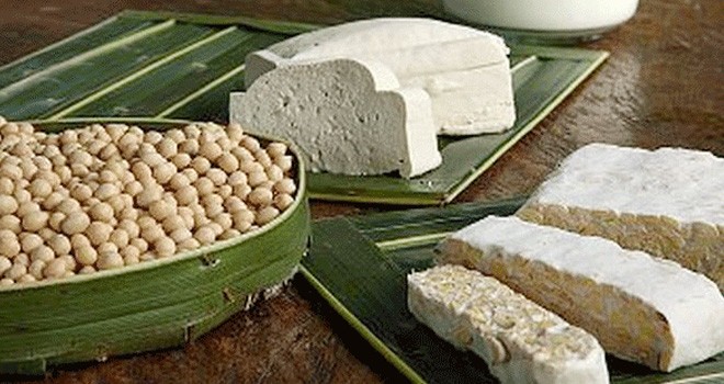 Bulog Ditugaskan Ganti Selisih Harga Beli Kedelai Perajin Tahu-Tempe