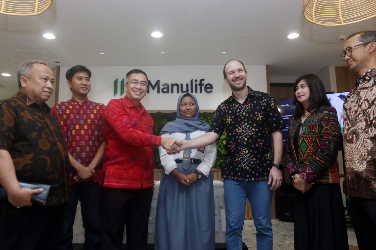 Manulife Indonesia telah mendonasikan dana beasiswa senilai USD15.000 bagi para pelajar berkebutuhan khusus (Tunarungu), yang disalurkan melalui Universitas Terbuka. dok. ist. Manulife Indonesia Beri Beasiswa Pelajar Berkebutuhan Khusus melalui Universitas Terbuka