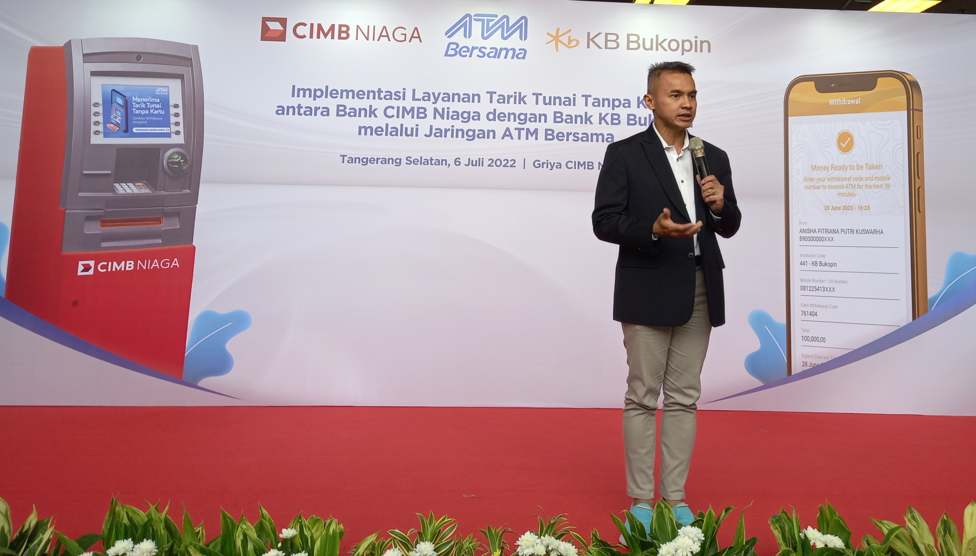 Executive Vice President - Digital Division Head Bank KB Bukopin Charles Budiman dalam paparan kerjasama dengan CIMB Niaga kepada Media. Foto/Rizki CIMB Niaga dan KB Bukopin (BBKP) Perluas Layanan Cardless Withdrawal di ATM Bersama