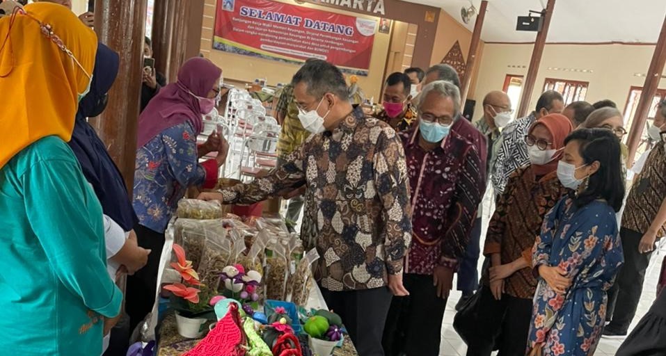 Wamenkeu Suahasil Nazara kunjungan kerja ke Desa Pandowoharjo, Kabupaten Sleman, Provinsi DI Yogyakarta, Jumat 8 Juli 2022. dok. Kemenkeu. Wamenkeu Catat, Dana Desa Berhasil Tingkatkan Pembangunan dan Pemberdayaan Masyarakat