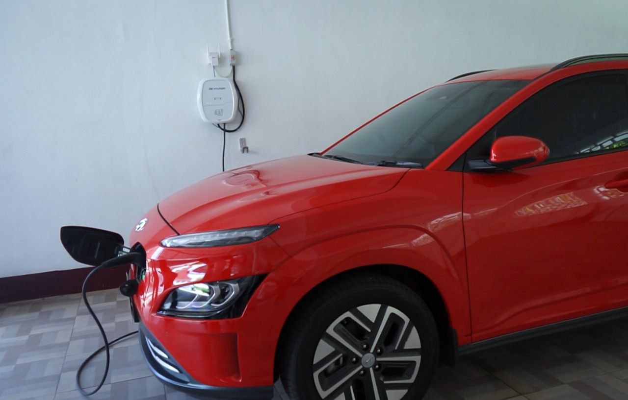 PLN Hadirkan Layanan Ngecas Mobil Listrik di Rumah