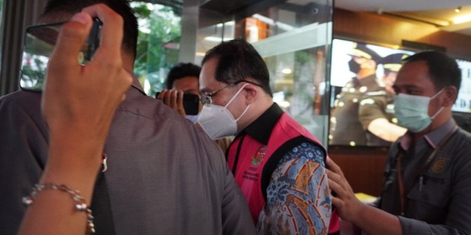 Presiden Direktur PT Rimo International Lestari Teddy Tjokrosaputro tersangka korupsi ASABRI, di Kejagung. dok. Merdeka.com. Kasus ASABRI: Jaksa Tuntut Adik Bentjok 18 Tahun Penjara, Denda Rp5 Miliar