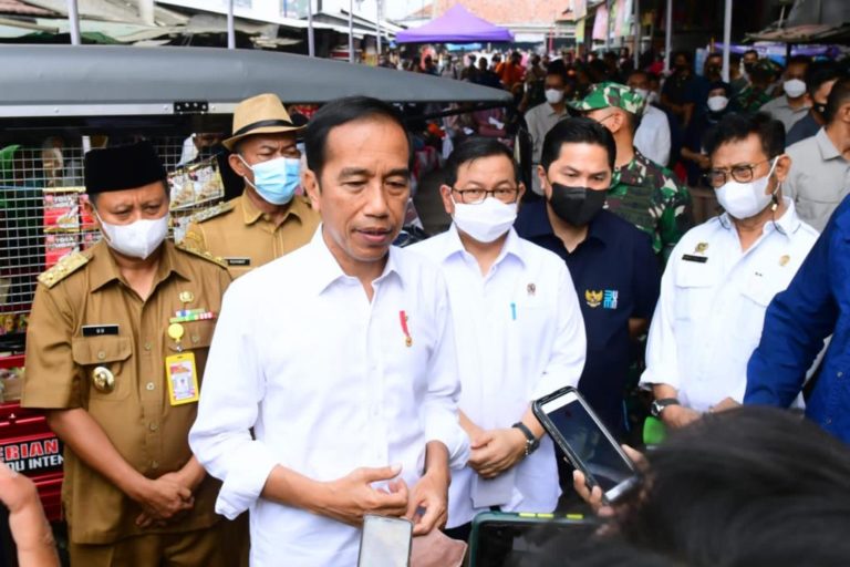 Presiden Minta Semua Menterinya Fokus; 'Mendag Urus Minyak Goreng'