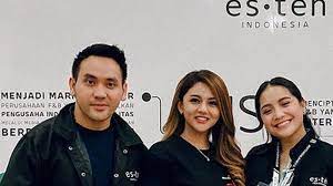 Nagita Slavina (kanan), bersama Danu Sofwan, dan pedangdut Jenita Janet. dok. @instagram Esteh Indonesia. Ditunjuk jadi CEO baru, Nagita Slavina Diharapkan Lebih Majukan Esteh Indonesia