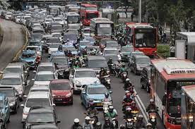 Ilustrasi kepadatan kendaraan di jalan raya. dok. medcom.id. Terapkan UU 22/2009, STNK Dua Tahun tidak Diperpanjang Dianggap Kendaraan Bodong