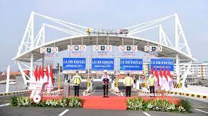 Presiden Joko Widodo resmikan jalan tol, Senin 2382021. Dok. PresidenRI.go.id. Presiden Sebut Tiga Fondasi Pendongkrak Daya Saing Indonesia, Cek Apa Saja