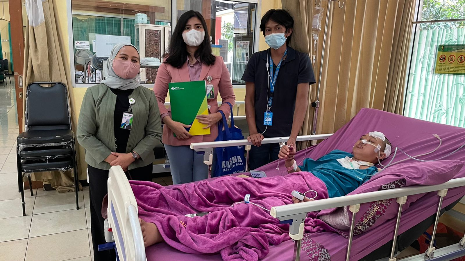 BPJAMSOSTEK Ceger Serahkan Manfaat Biaya Pemulangan PMI