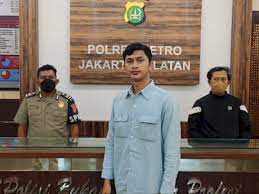 Khafi Maheza ditahan di Polresta Jakarta Selatan. dok. Indozone. Jadi Tersangka Pengeplak Sopir TransJakarta, Aktor Khafi Maheza Ditahan Polisi