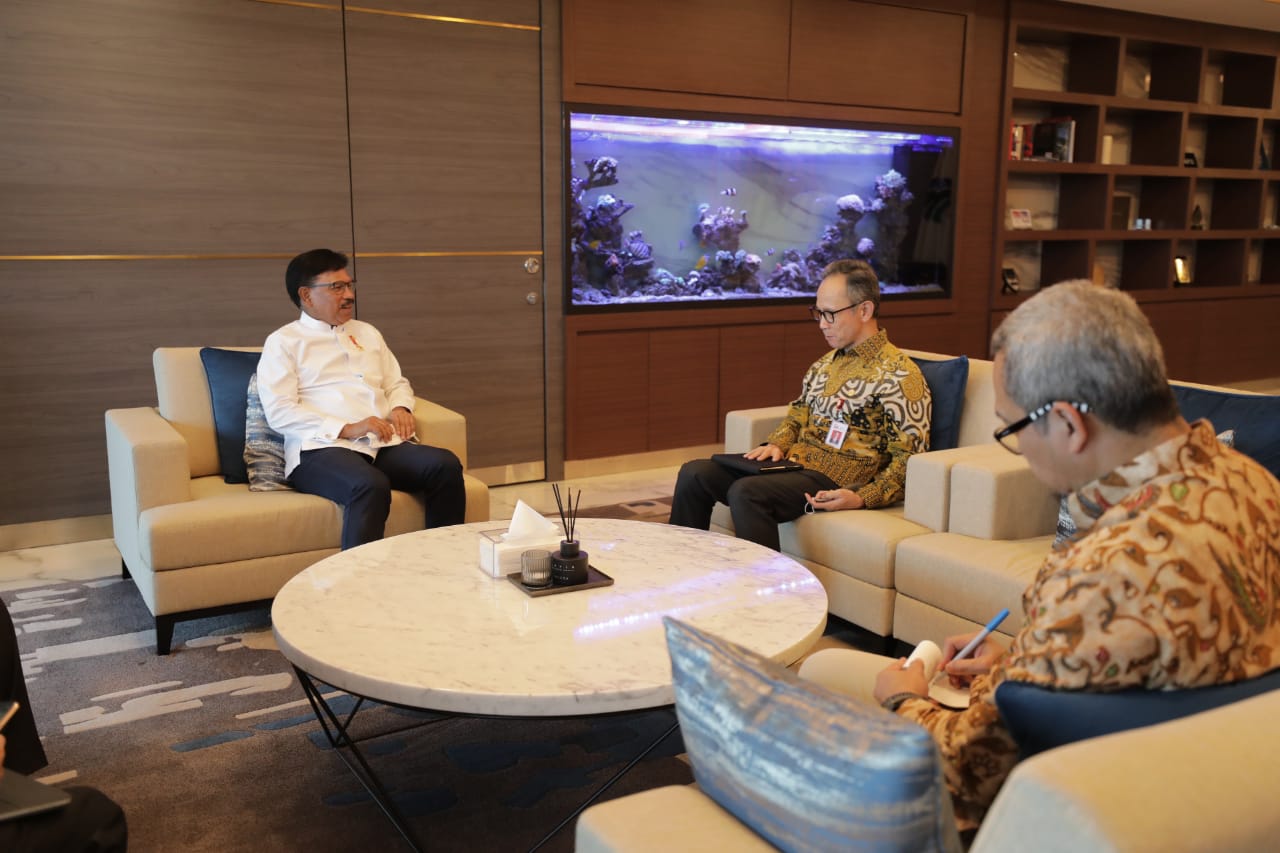 Perkuat Sinergi Pelayanan dan Perlindungan di Ruang Digital, OJK Sowan Menkominfo